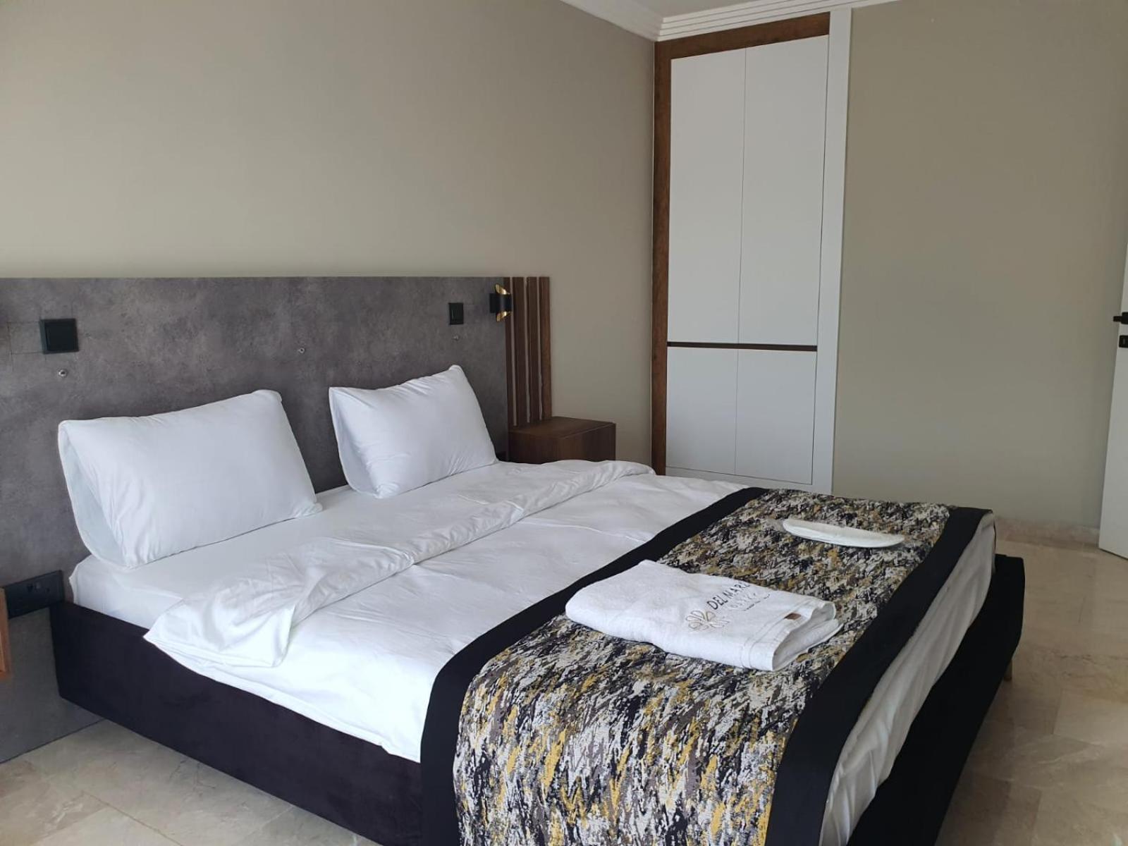 Del Mare Park Hotel Кирения Екстериор снимка